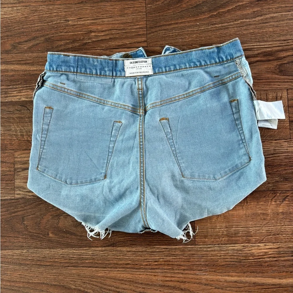 One Teaspoon Free People | Lovers
Denim Shorts 24 - Picture 5 of 12